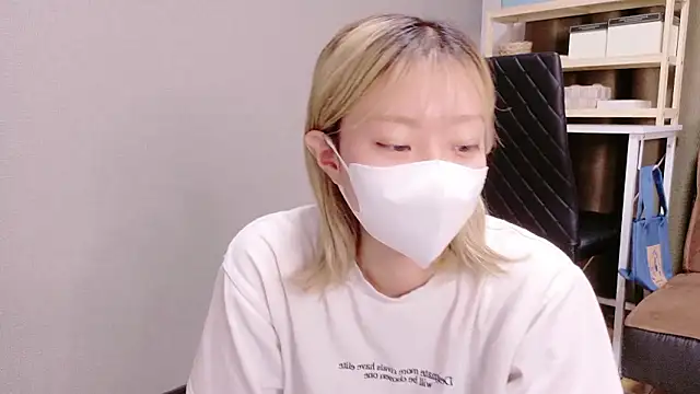 Nana  ch online show from 10/21/25, 11:20