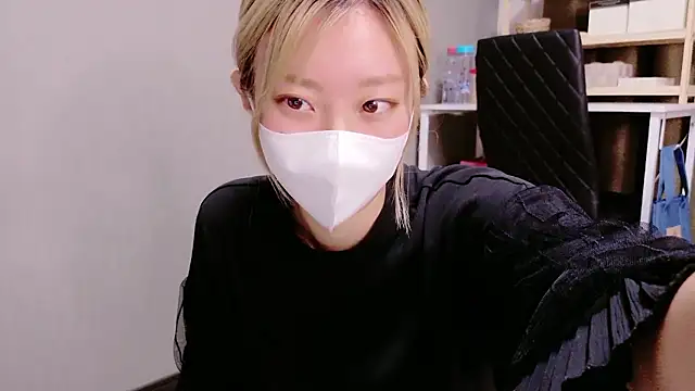 Nana  ch online show from 10/22/25, 11:09