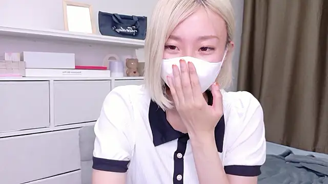 Snapshot of Nana__ch chatting on 06/18/26, 04:23 Nana ch online show from 06/18/26, 04:23