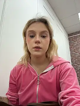 Snapshot of CaitlinSugar chatting on 01/06/26, 04:16 CaitlinSugar online show from 01/06/26, 04:16