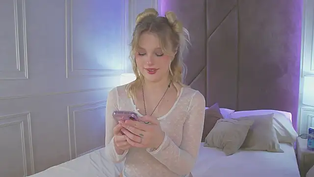 Snapshot of CaitlinSugar chatting on 02/23/26, 04:58 CaitlinSugar online show from 02/23/26, 04:58