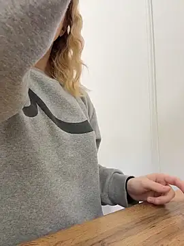 Snapshot of CaitlinSugar chatting on 02/03/26, 04:21 CaitlinSugar online show from 02/03/26, 04:21