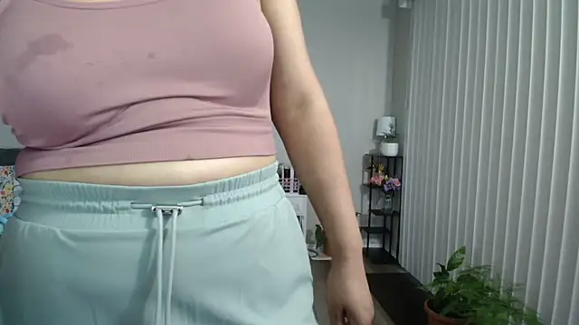 Snapshot of SHEILYN_ chatting on 06/17/26, 03:06 SHEILYN online show from 06/17/26, 03:06