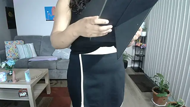 Snapshot of SHEILYN_ chatting on 06/18/26, 03:16 SHEILYN online show from 06/18/26, 03:16
