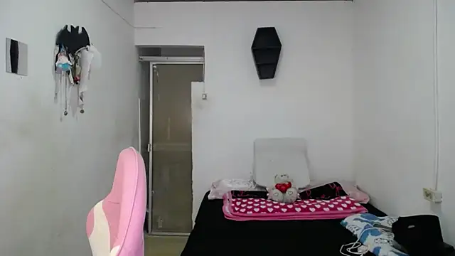 Snapshot of Amber09raiden chatting on 10/04/25, 05:14 Amber09raiden online show from 10/04/25, 05:14