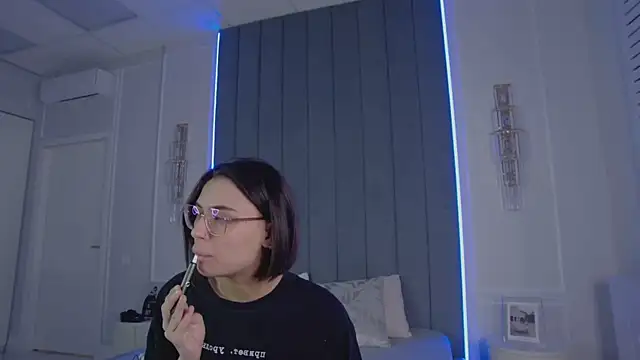 VioletAsh online show from 04/05/26, 04:19