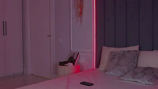 VioletAsh online show from 04/12/26, 04:27