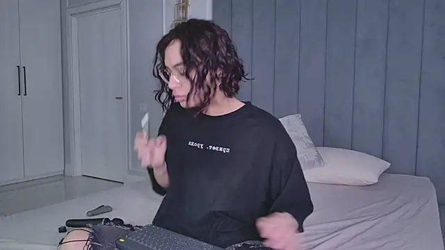 VioletAsh online show from 05/22/26, 04:21