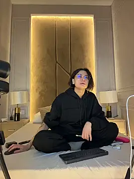 VioletAsh online show from 02/09/26, 04:21