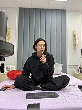 VioletAsh online show from 02/10/26, 04:22