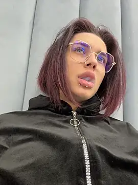 VioletAsh online show from 05/04/26, 04:49