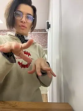 VioletAsh online show from 01/19/26, 04:27