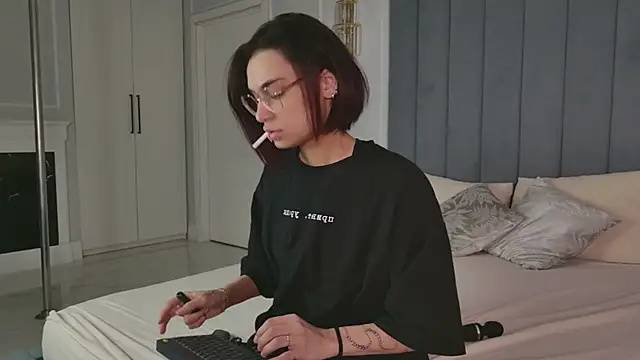 VioletAsh online show from 05/09/26, 04:27