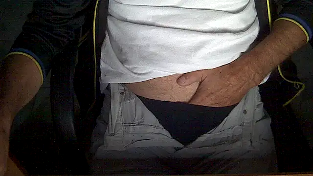 Snapshot of velikifant7 chatting on 11/12/25, 05:33 velikifant7 online show from 11/12/25, 05:33