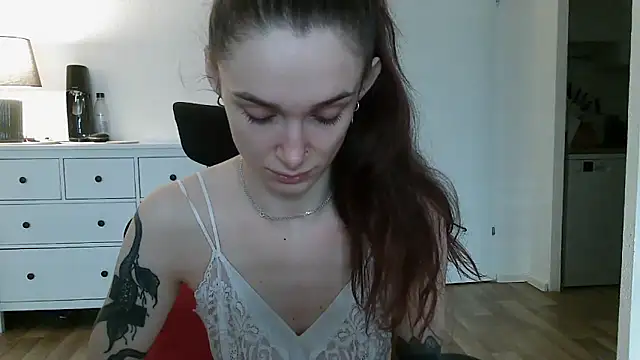   Leyla   online show from 11/27/25, 07:31