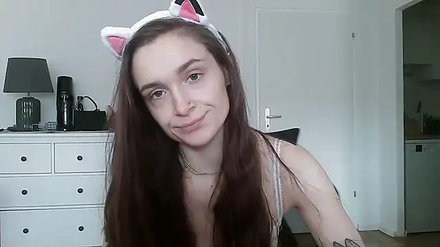   Leyla   online show from 11/03/25, 10:30