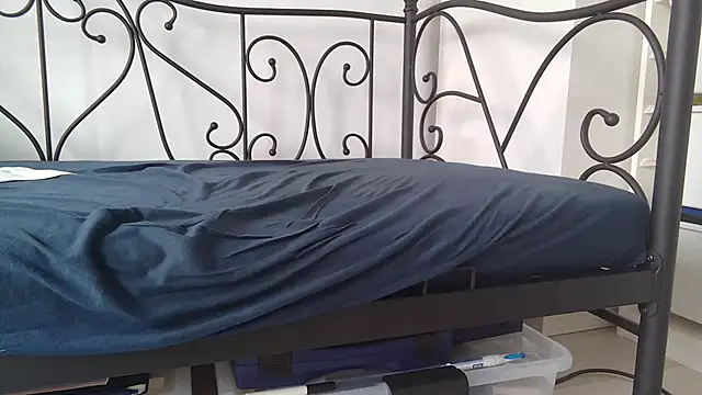 Handsomernguy online show from 10/04/25, 11:12