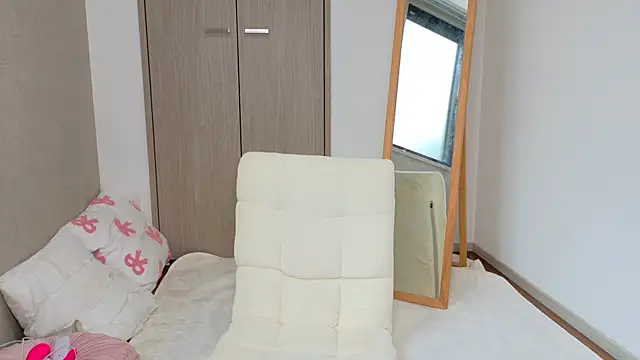 riri  nyan o0 online show from 04/15/26, 05:13