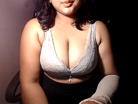 Snapshot of PatnakiRitu1 chatting on 09/13/25, 03:06 PatnakiRitu1 online show from 09/13/25, 03:06