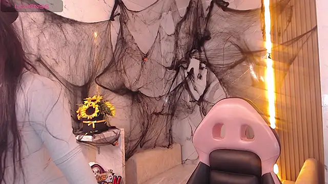 Sophia tf online show from 10/07/25, 01:34