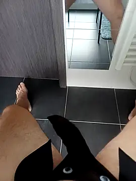 Snapshot of uneviesexy chatting on 10/16/25, 03:42 uneviesexy online show from 10/16/25, 03:42