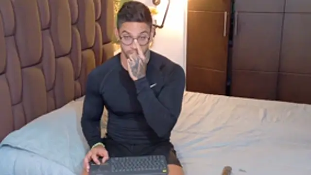 Tomy maylon online show from 11/07/25, 03:22