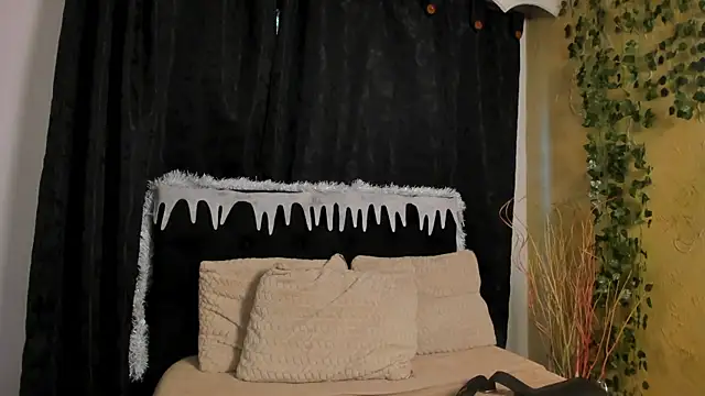 Tiffany Nm online show from 12/17/25, 01:16