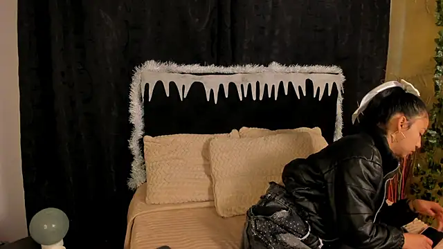 Tiffany Nm online show from 12/04/25, 01:21