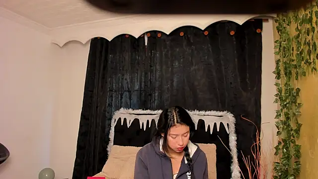 Tiffany Nm online show from 12/15/25, 01:50