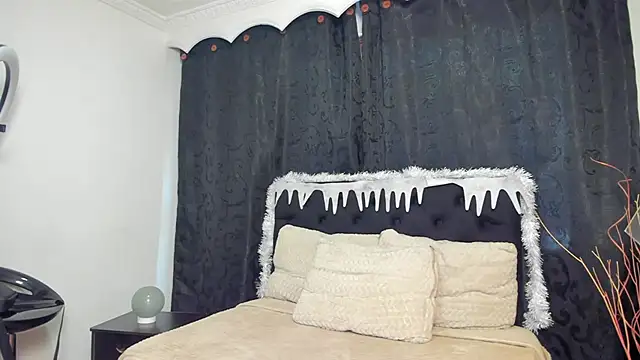 Tiffany Nm online show from 11/28/25, 04:18