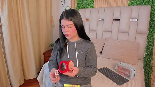 Jade Nmm online show from 04/14/26, 12:32