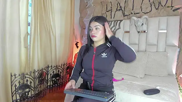Snapshot of Jade_Nmm chatting on 10/15/25, 12:46 Jade Nmm online show from 10/15/25, 12:46
