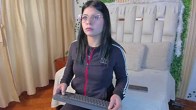 Jade Nmm online show from 11/29/25, 01:11