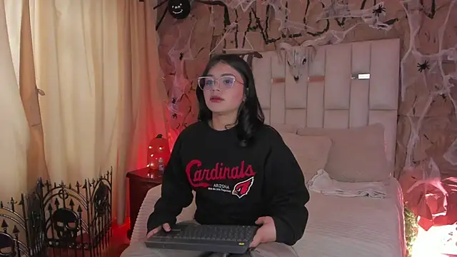 Snapshot of Jade_Nmm chatting on 10/23/25, 12:59 Jade Nmm online show from 10/23/25, 12:59