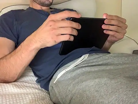 Snapshot of Just2Try chatting on 11/04/25, 08:23 Just2Try online show from 11/04/25, 08:23