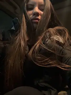 Chloe loo online show from 04/04/26, 11:11