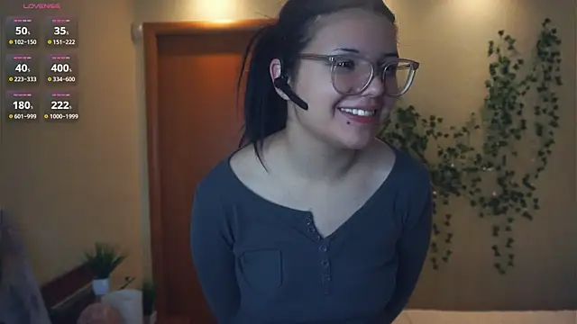 Snapshot of VerniceEngelking chatting on 10/02/25, 05:33 VerniceEngelking online show from 10/02/25, 05:33