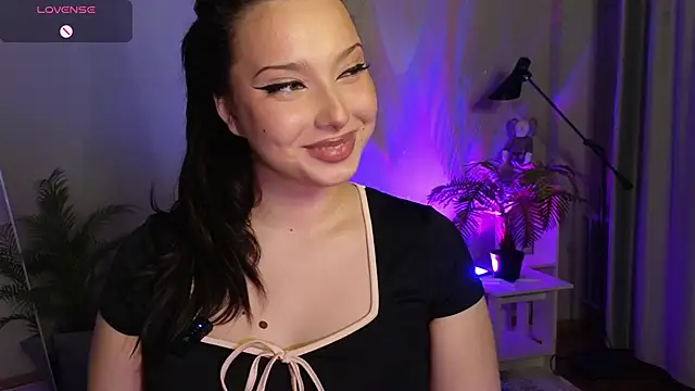 Lucy louras online show from 10/15/25, 12:02