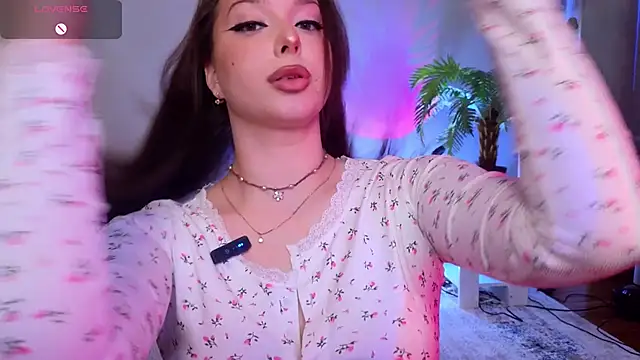 Lucy louras online show from 10/03/25, 12:17