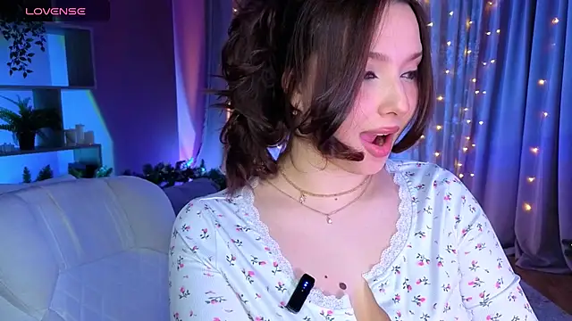 Lucy louras online show from 12/21/25, 01:57