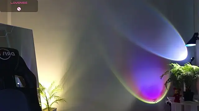 Lucy louras online show from 09/29/25, 12:44