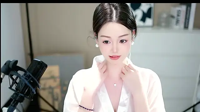 abbyli12 online show from 12/18/25, 04:11