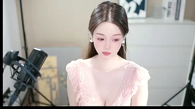 abbyli12 online show from 11/07/25, 04:11