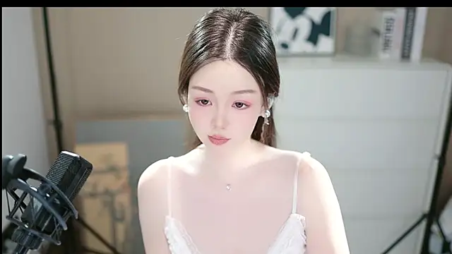 abbyli12 online show from 11/18/25, 04:54