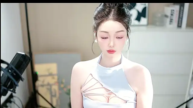 abbyli12 online show from 12/16/25, 02:54