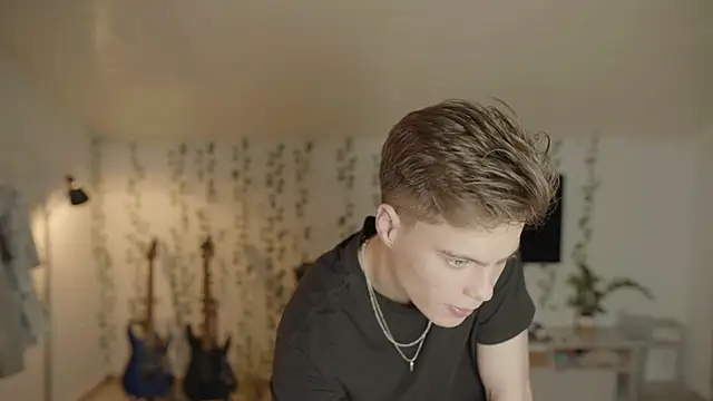 RusBradPitt online show from 12/19/25, 03:36