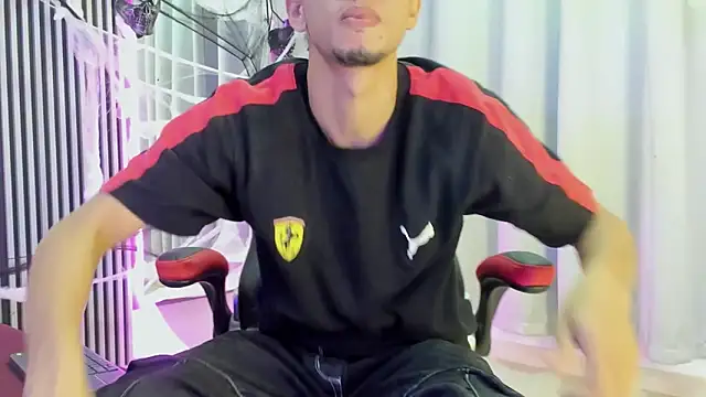 Snapshot of DustinandJordan chatting on 10/20/25, 04:58 DustinandJordan online show from 10/20/25, 04:58