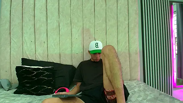 Snapshot of DustinandJordan chatting on 09/12/25, 01:33 DustinandJordan online show from 09/12/25, 01:33