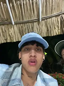 Snapshot of DustinandJordan chatting on 11/23/25, 12:42 DustinandJordan online show from 11/23/25, 12:42