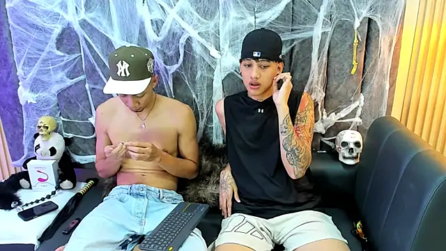 Snapshot of DustinandJordan chatting on 10/18/25, 06:04 DustinandJordan online show from 10/18/25, 06:04